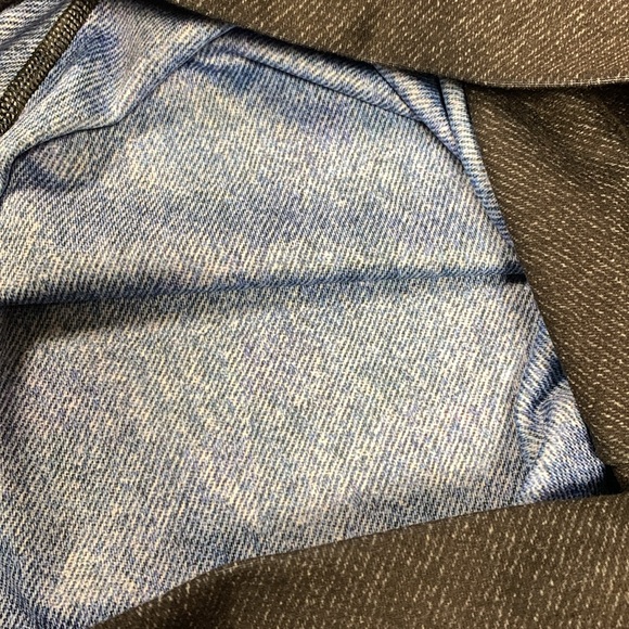 Peloton WITH High Waisted Leggings Candy Roller Girl Size XXL - Picture 6 of 7